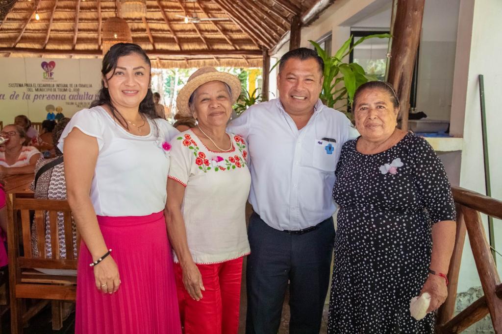 Celebra DIF a los adultos mayores de Tulum en su día