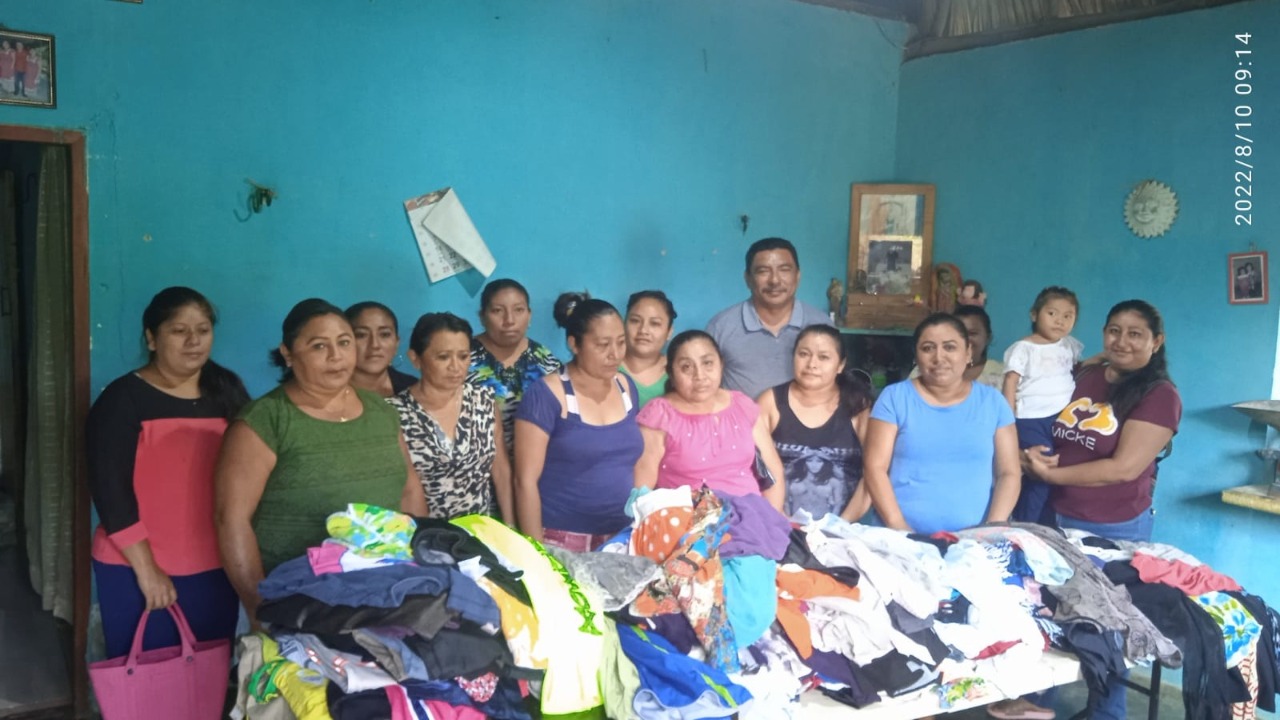 “Arropan” a familias vulnerables de la zona maya
