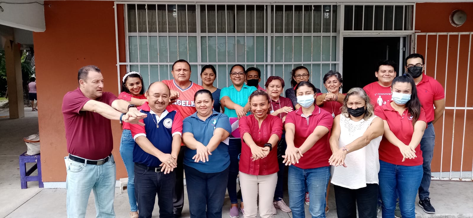 Promete July Pinto bienestar a los trabajadores de la educación