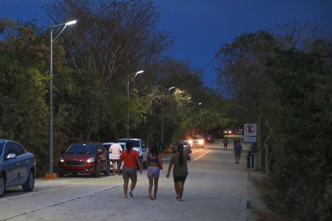 Gobierno de Solidaridad iluminó camino a Punta Esmeralda
