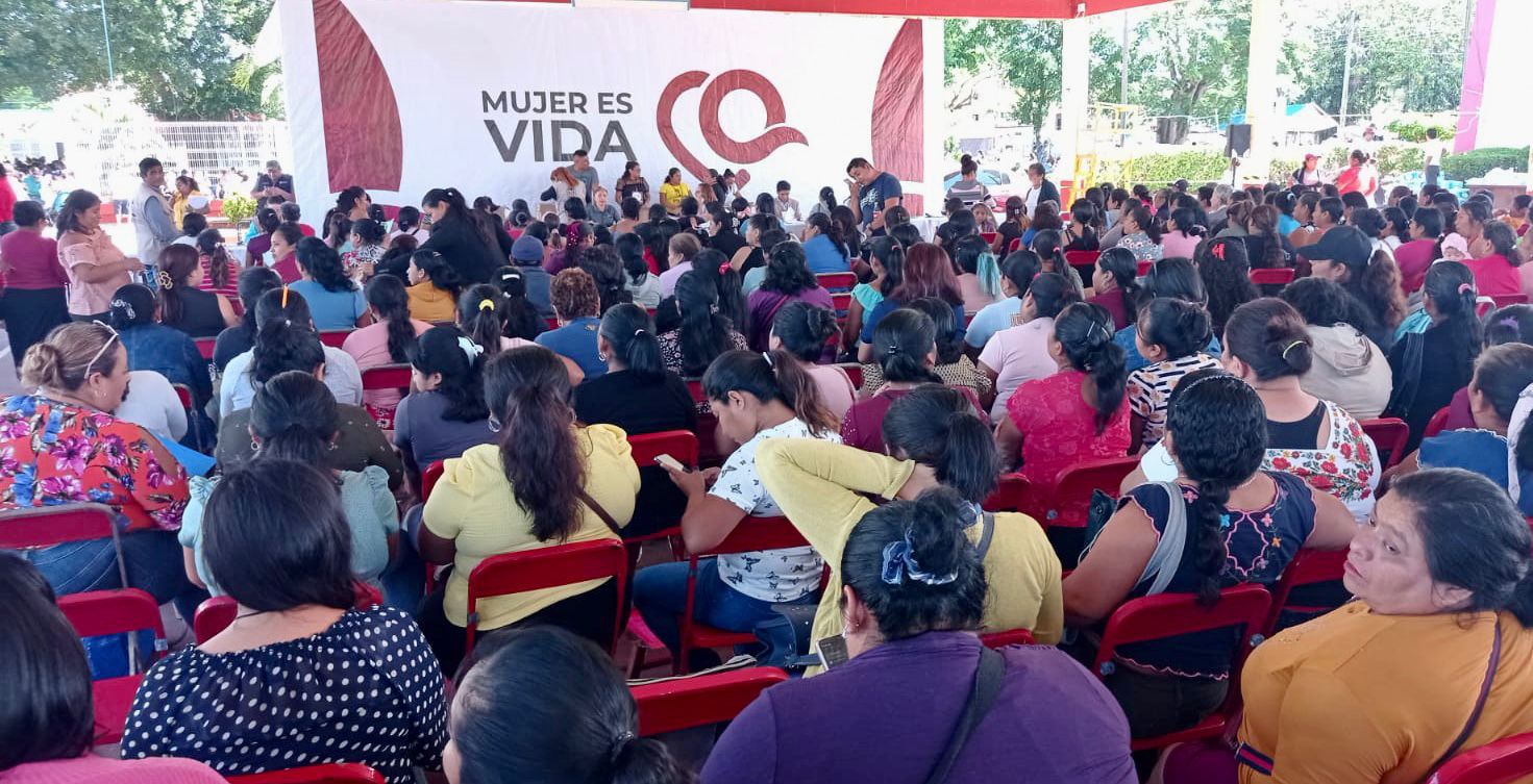 Apoyo alimentario llega a mujeres de Bacalar y Lázaro Cárdenas