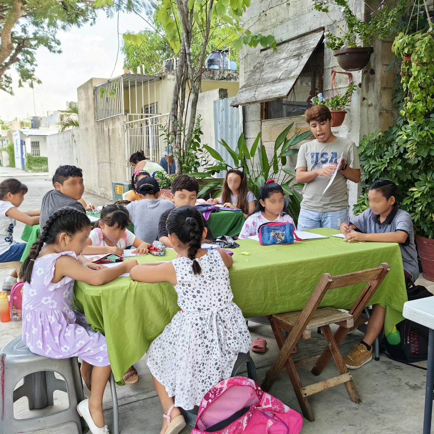 Enseñan inglés gratis a menores de Playa del Carmen