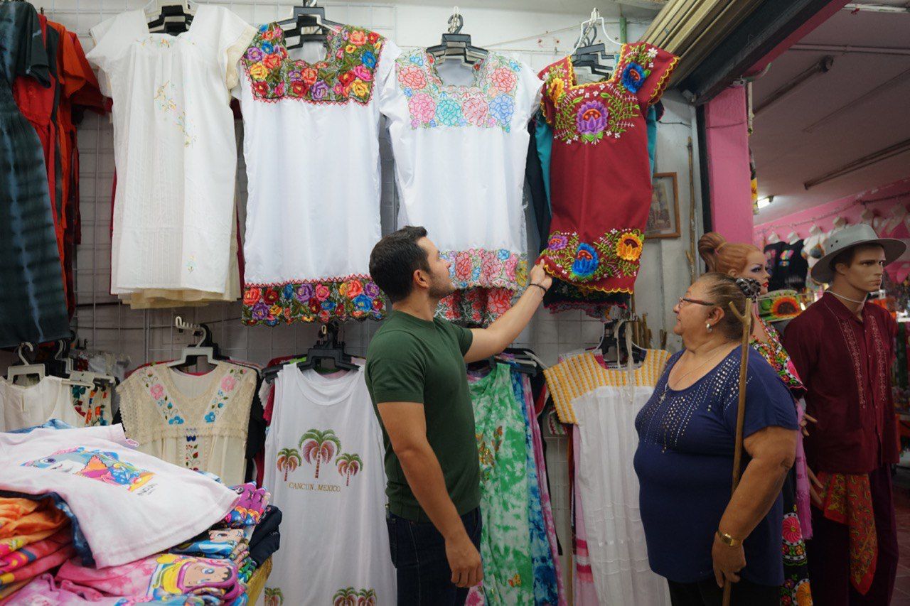 Promueven apoyos con comerciantes del Mercado 28 de Cancún