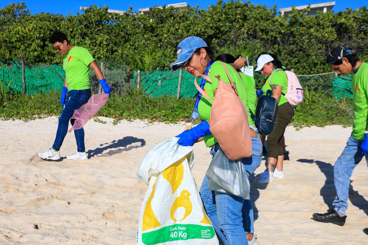 Más de mil playenses se unen a limpieza voluntaria de playas