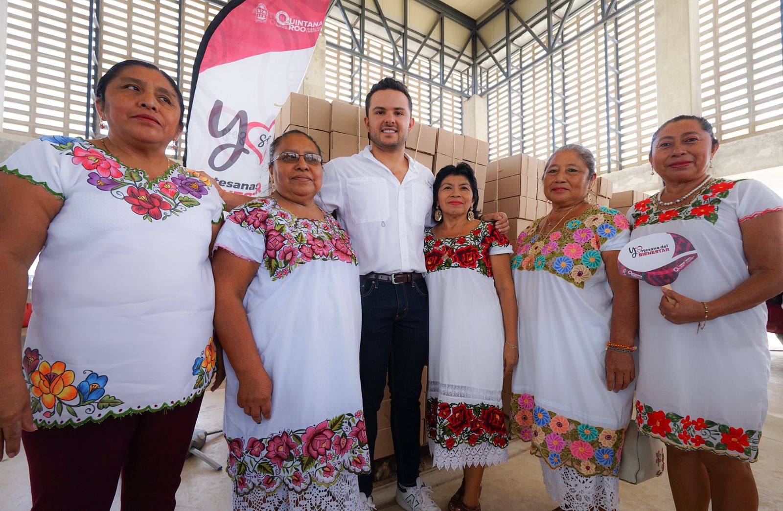 Por primera vez, programas sociales “voltean a ver” a artesanas locales