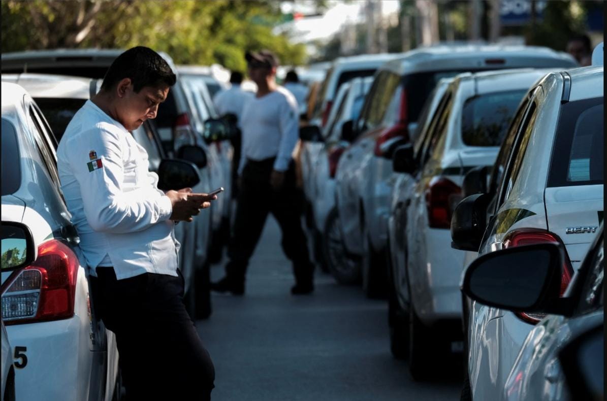 Uber y taxistas hacen las paces en Q. Roo; acuerdan trabajar juntos
