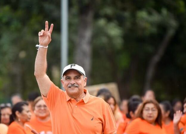 Jorge Portilla se vestirá de “naranja” en busca de la alcaldía de Tulum