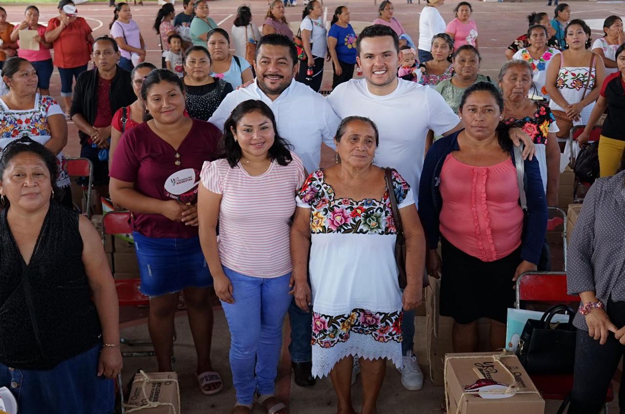 Reanudan entrega de apoyos a artesanos de la zona maya
