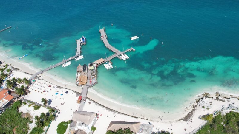 Casi termina abril y Cancún sigue sin sargazo; alga da tregua