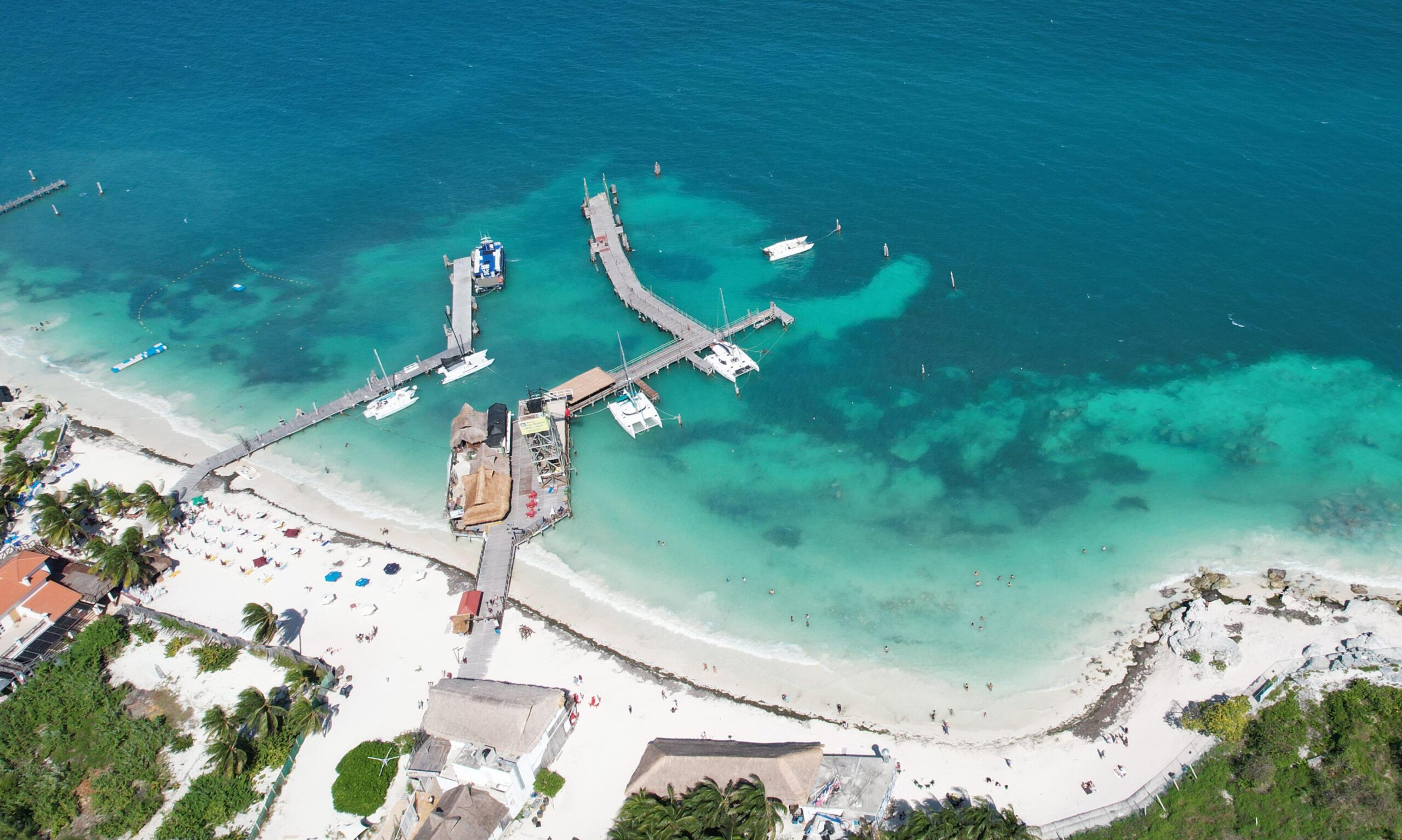 Casi termina abril y Cancún sigue sin sargazo; alga da tregua