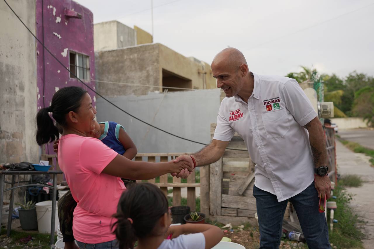Hugo Alday estrecha lazos con comunidad del Distrito 5 de Cancún