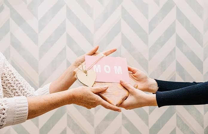 Cinco tips financieros para festejar a mamá el 10 de mayo