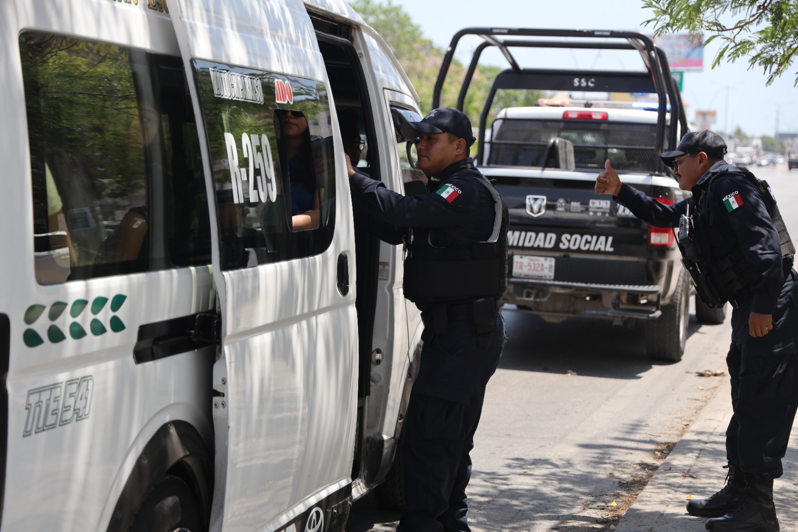 Va en serio; Policía Estatal revisa combis tras asalto en Cancún