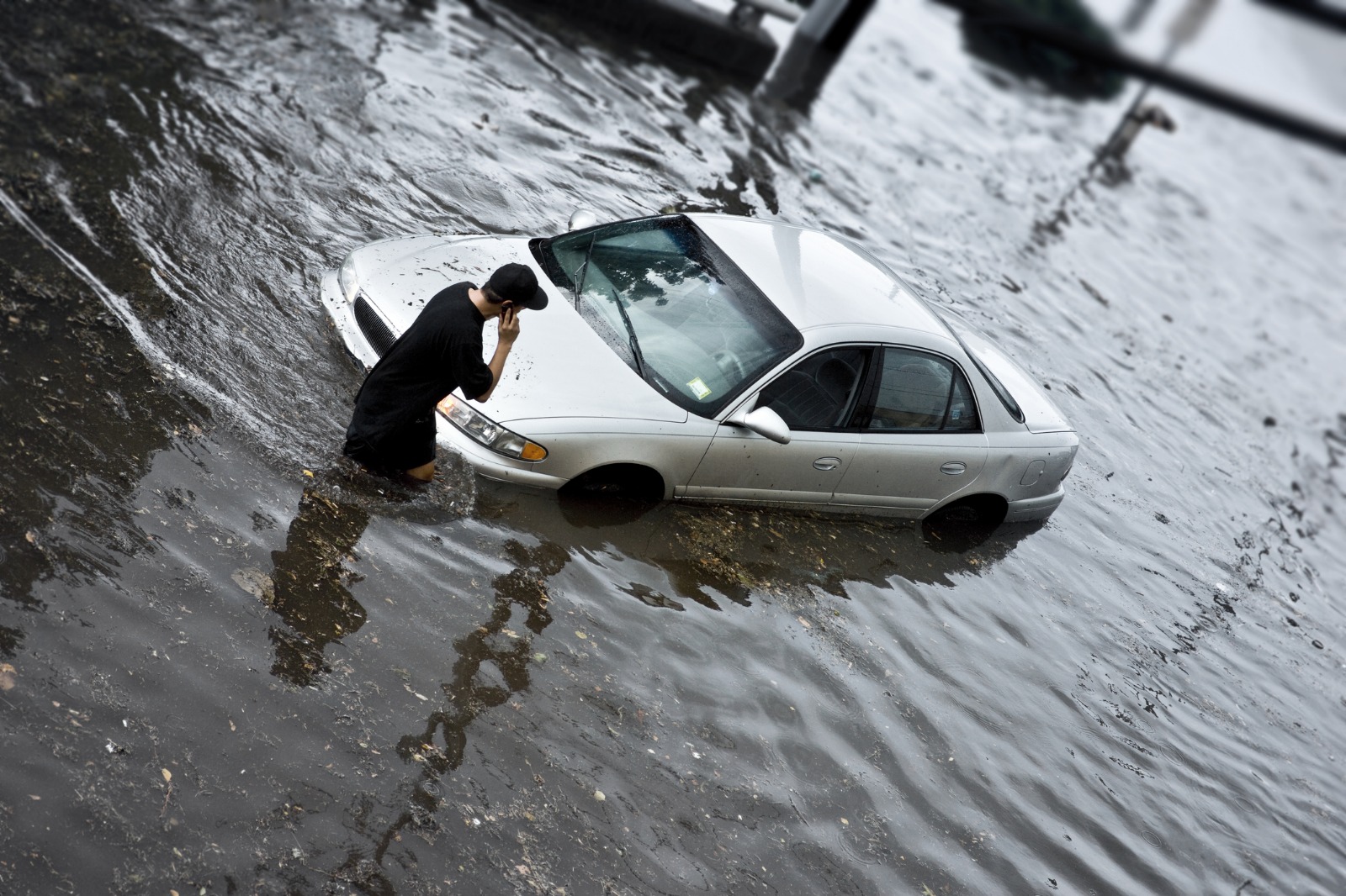 Estos seguros debes contratar para proteger tu auto de las lluvias