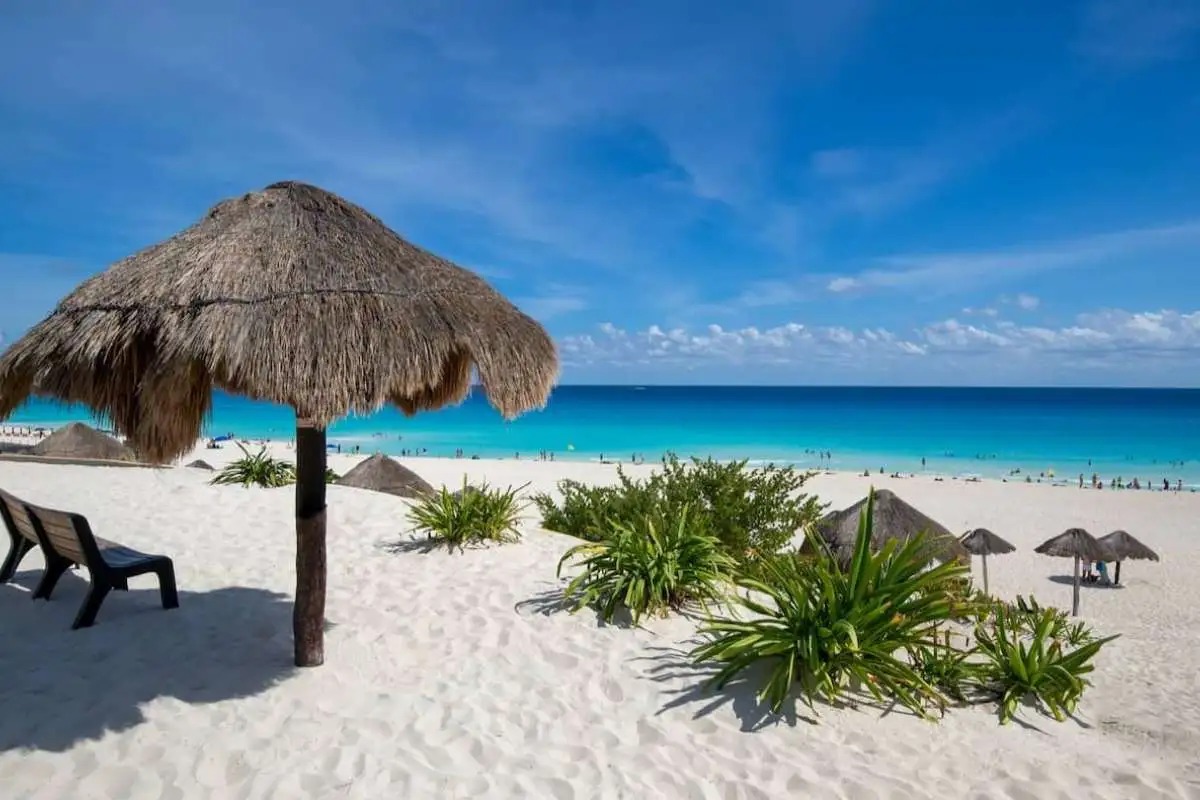Desaparecen olas en famosa playa de Cancún; esta es la razón…