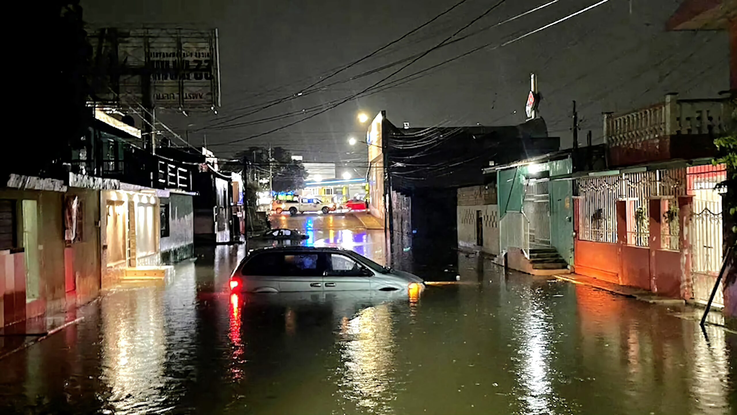 Pronostican otros seis días de lluvias torrenciales en el Caribe