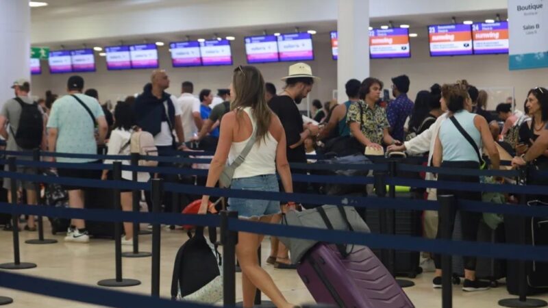 Caída mundial de Microsoft genera caos en aeropuerto de Cancún