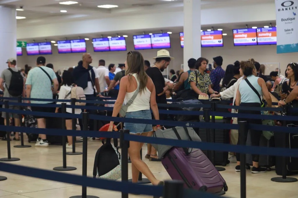 Caída mundial de Microsoft genera caos en aeropuerto de Cancún