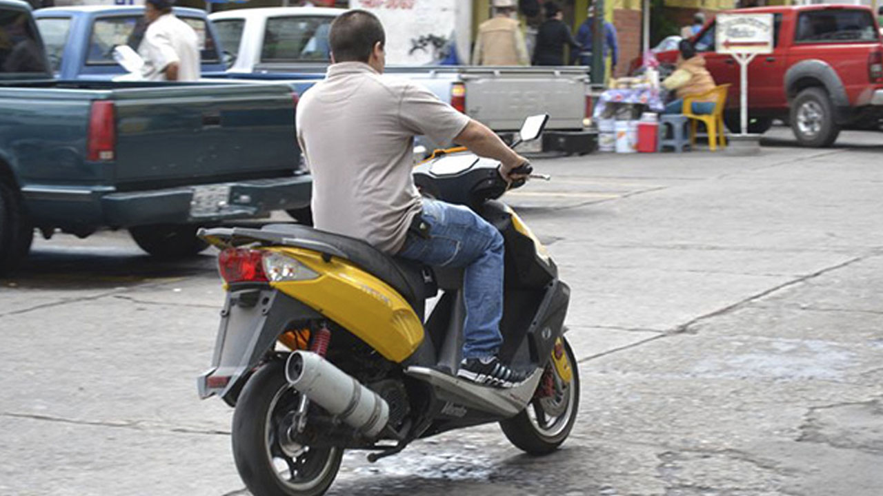 Casco y chaleco reflejante ya son obligatorios para motociclistas