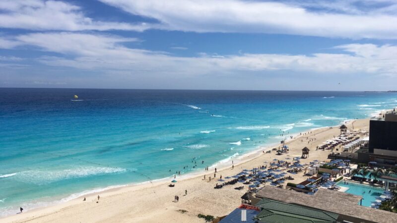 Está en Cancún una de las playas más limpias para disfrutar este verano
