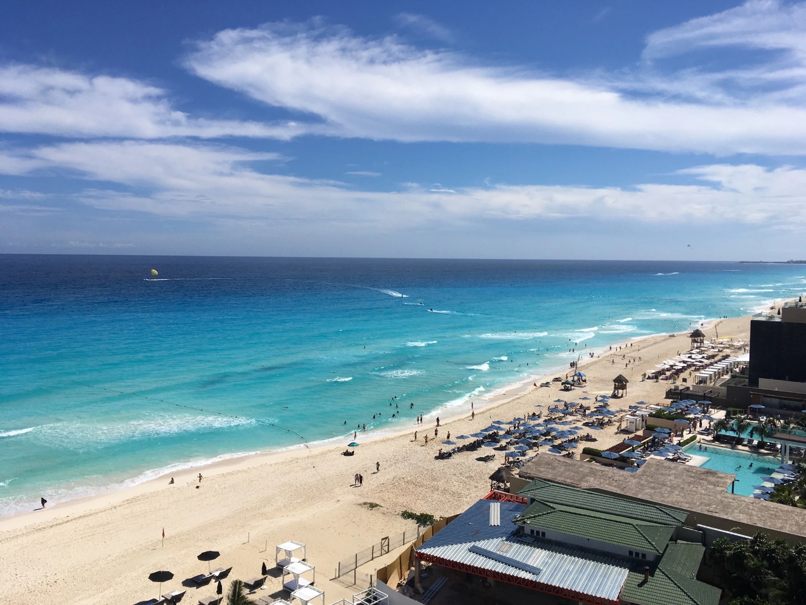 Está en Cancún una de las playas más limpias para disfrutar este verano