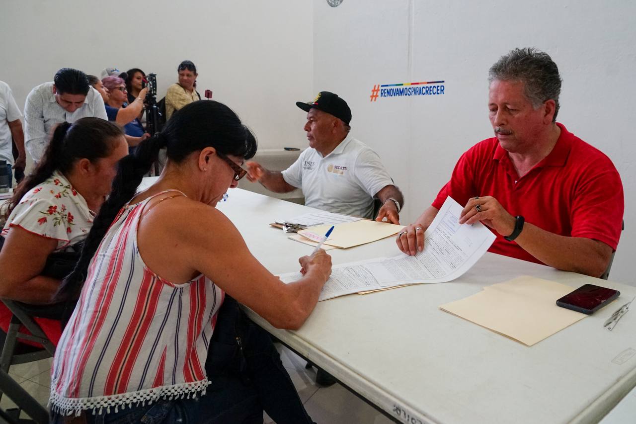 Tras años de lucha, escrituran 100 viviendas en Cristo Rey