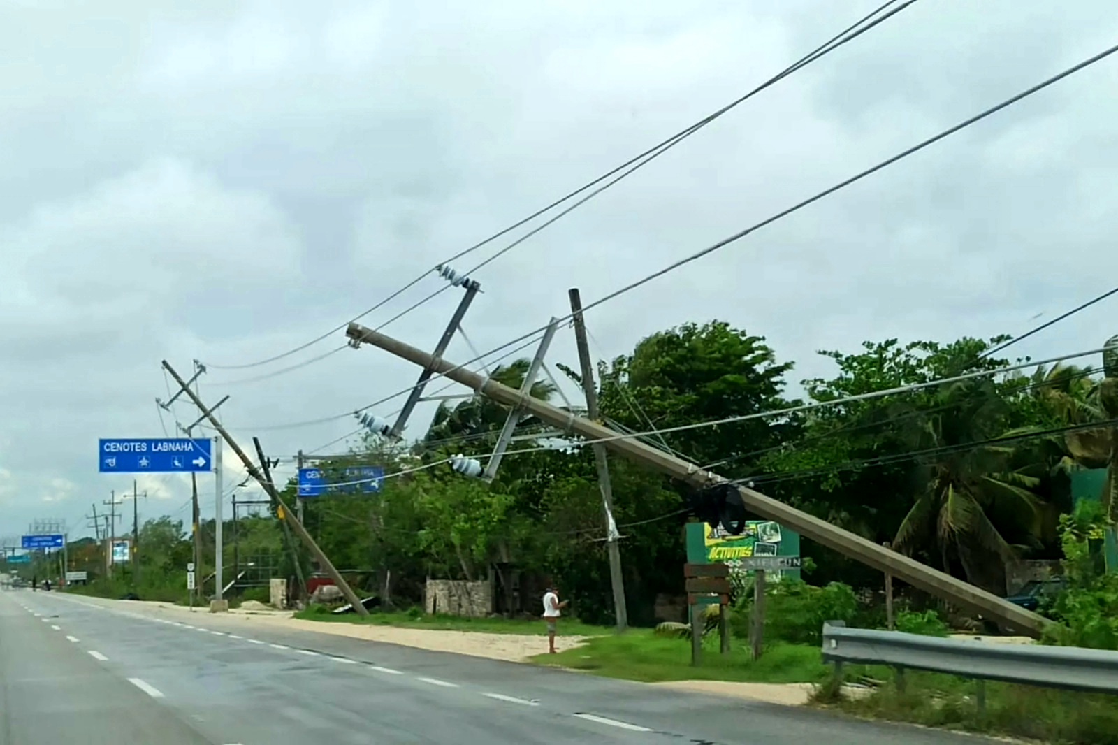 Se quedan sin luz 200 mil usuarios en la Península, por Beryl