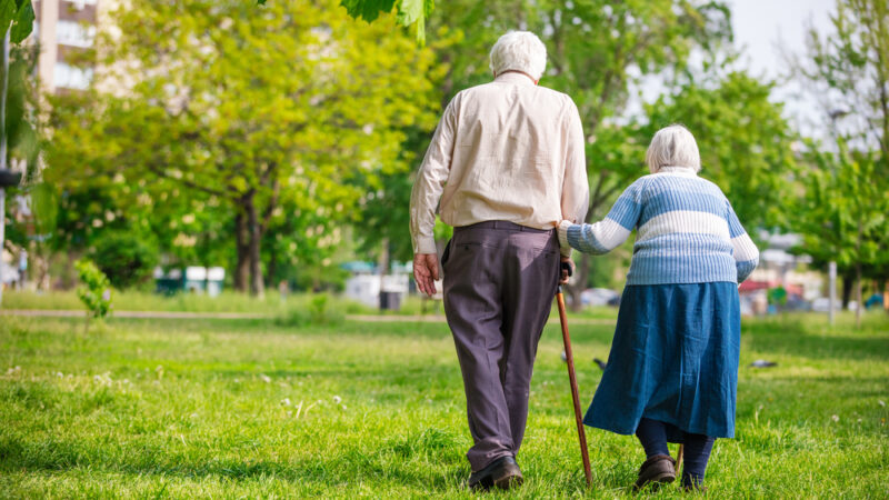 ¡Vamos a donar! Checa aquí cómo ayudar a un adulto mayor