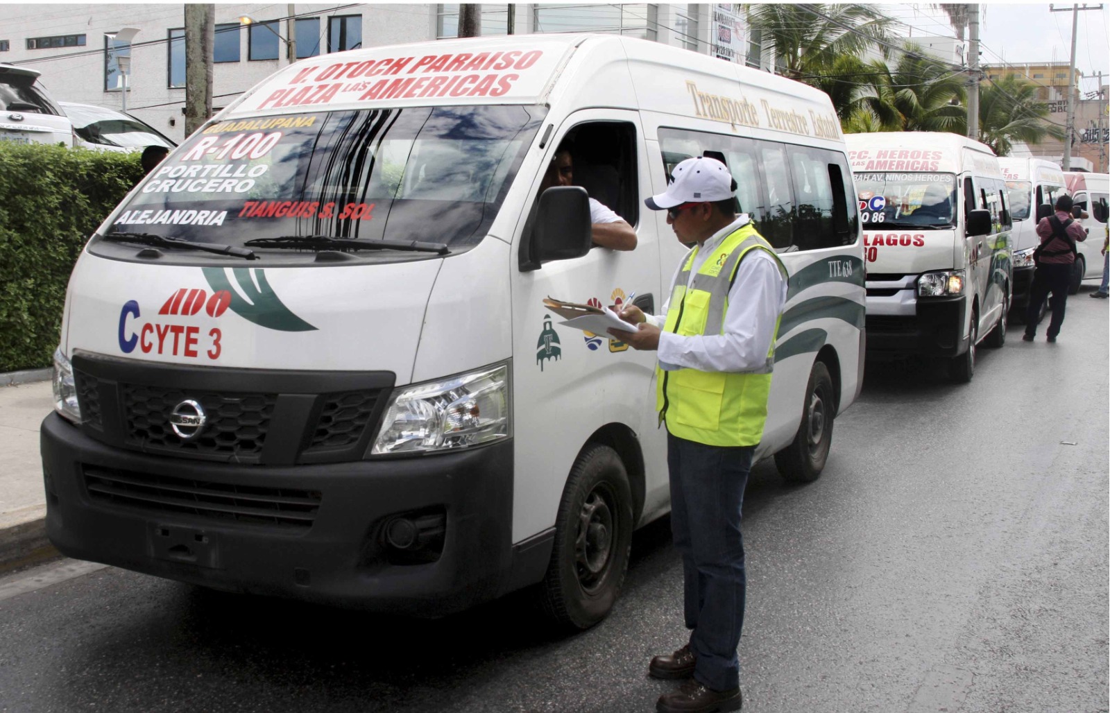 Sigue “sobre la mesa” alza a tarifa de transporte público en Cancún