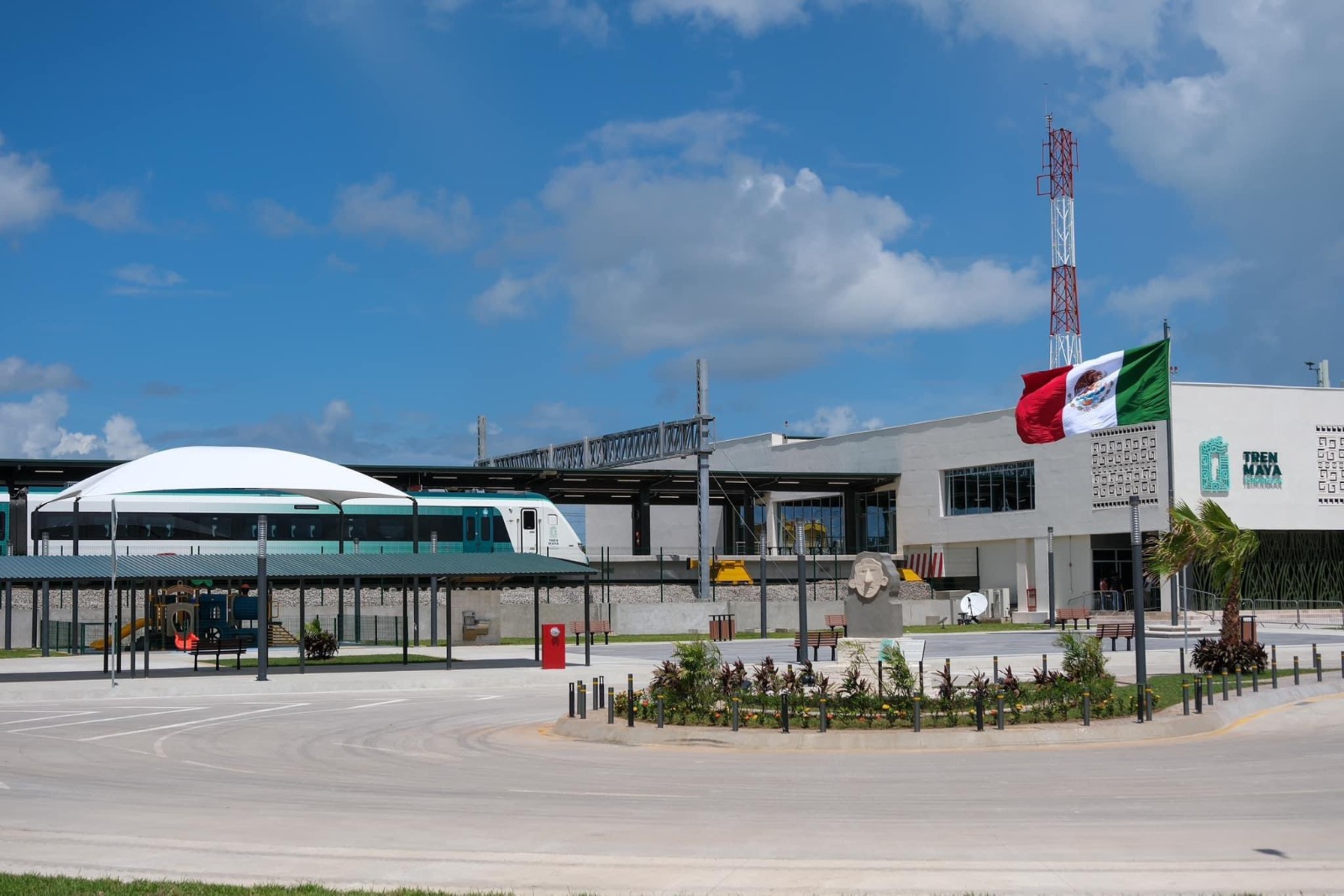 Inaugura AMLO nueva estación del Tren Maya en Chetumal