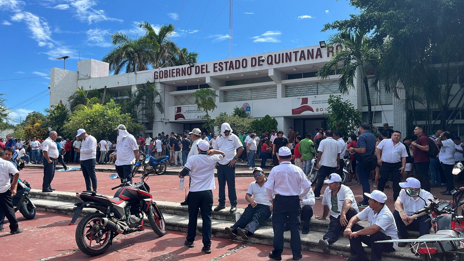 Protestan taxistas en Cancún; reclaman que ley favorece a Uber