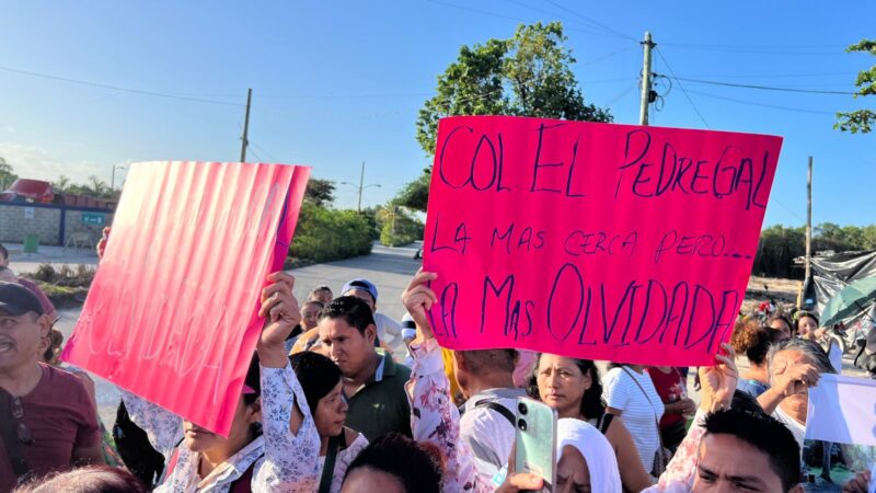 Bloquean avenida López Portillo, en demanda de servicios básicos