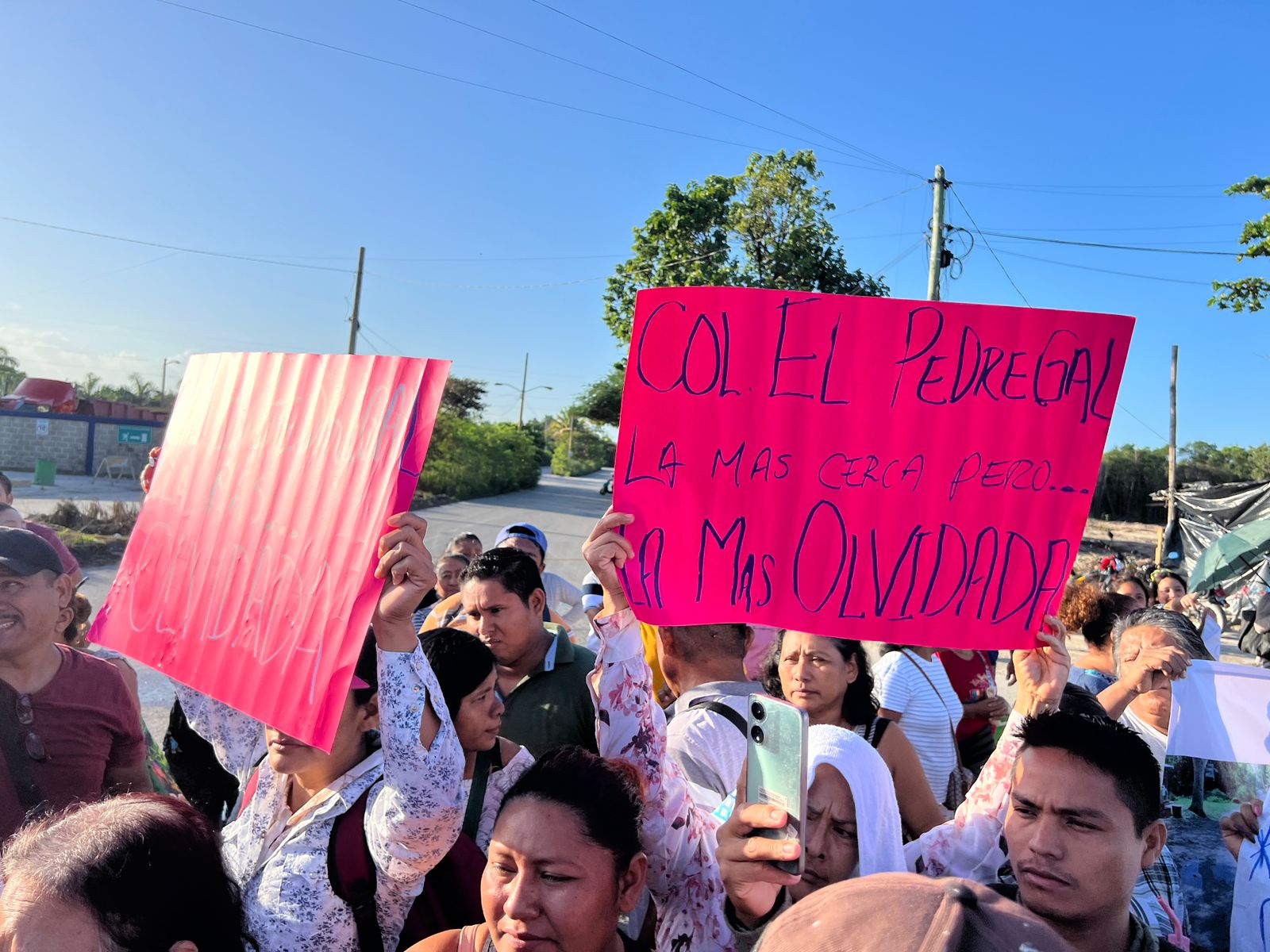 Bloquean avenida López Portillo, en demanda de servicios básicos