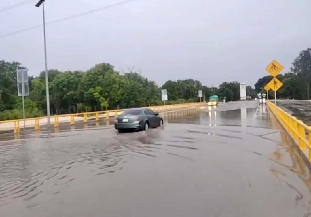 Exponen lluvias la frágil infraestructura del Tren Maya en Chetumal