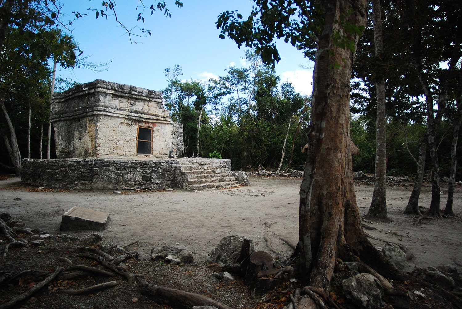 Cierran temporalmente zona arqueológica de Cozumel, por lluvias