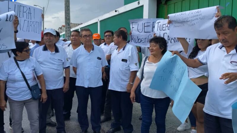 Se rebelan taxistas de Cancún; exigen destitución de Rubén Carrillo