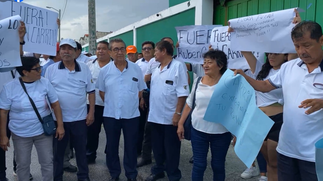 Se rebelan taxistas de Cancún; exigen destitución de Rubén Carrillo