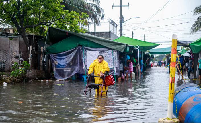 Lluvias arruinan temporada alta de tianguis en Cancún