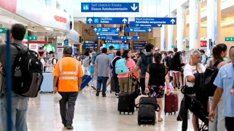 Rafael Marín refuerza política humanista en Aduanas