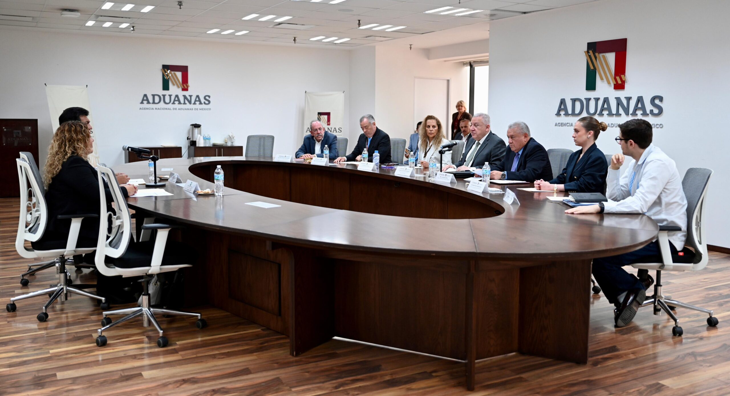 Impulsan profesionalización del talento local en el sector aduanero