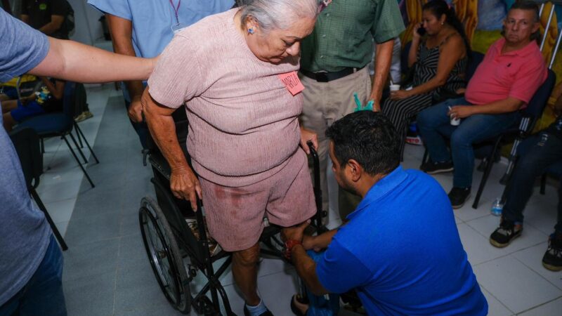 Reconstruyen vida de personas con discapacidad; reciben prótesis